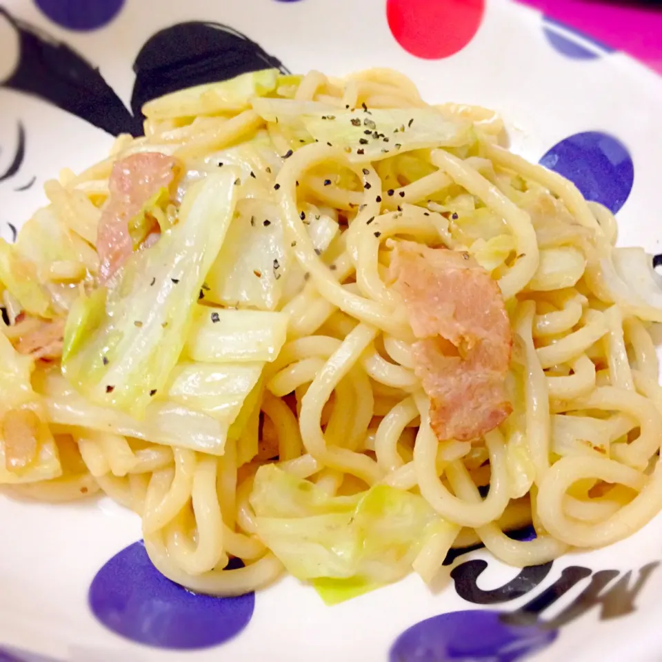 Snapdishの料理写真:キャベツのみそバター焼きうどん|misa.さん