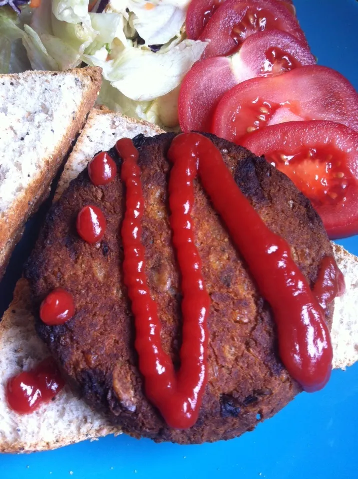 Veggie burger & tomato ketchup|Nick Hiderさん