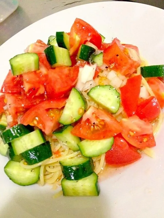 くららさんの料理 スプーンで食べる‼夏のトマト🍅ときゅうりのサラダ⭐|BLESSさん