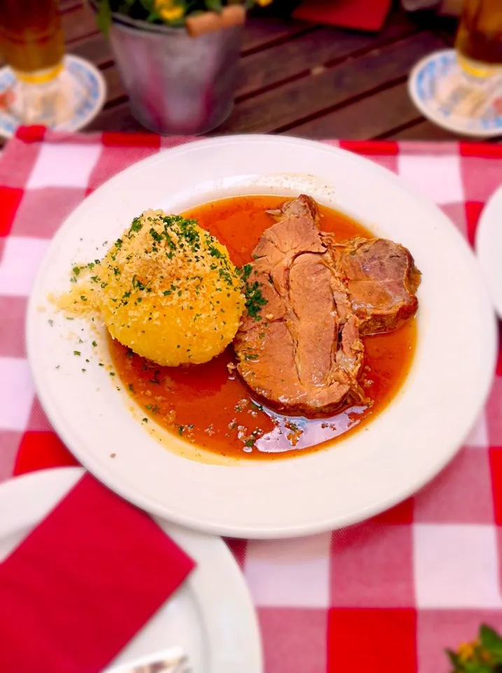ドイツ 本場の豚肉料理|てつあにさん