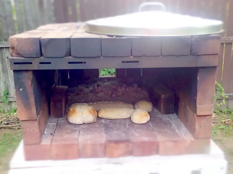 Almost Done Bread in Brick Oven|Yari Gonzálezさん