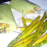 Vegan Hummus + veggie burrito w/ sautéed asparagus|Jessie Sullivanさん