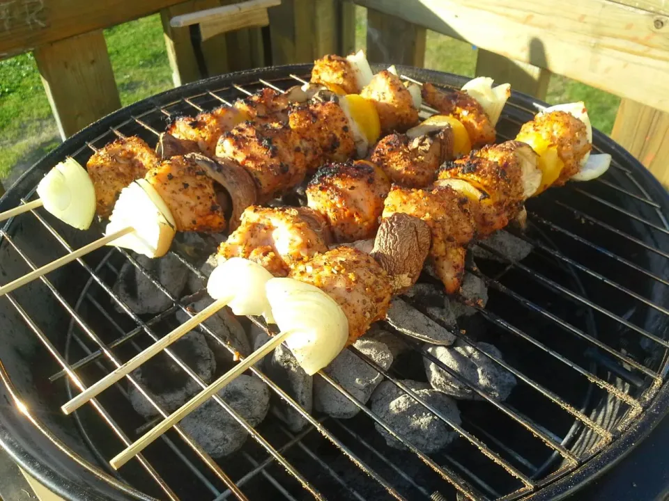 Snapdishの料理写真:Chicken kebabs. Spice rubbed chicken,  onion, cremini mushroom and golden tomatoes|Fe's kitchenさん