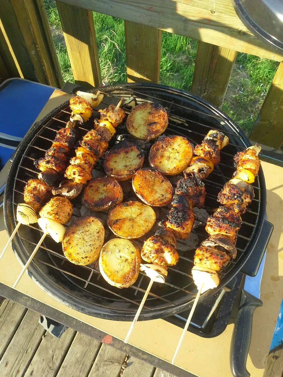 Snapdishの料理写真:Chicken kebabs and crispy bbq'd potato pucks|Fe's kitchenさん