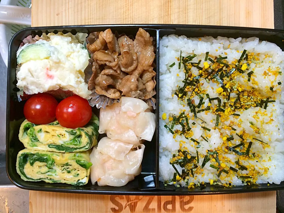 Snapdishの料理写真:豚肉味ぽん炒め×海老焼売弁当|Takayaさん