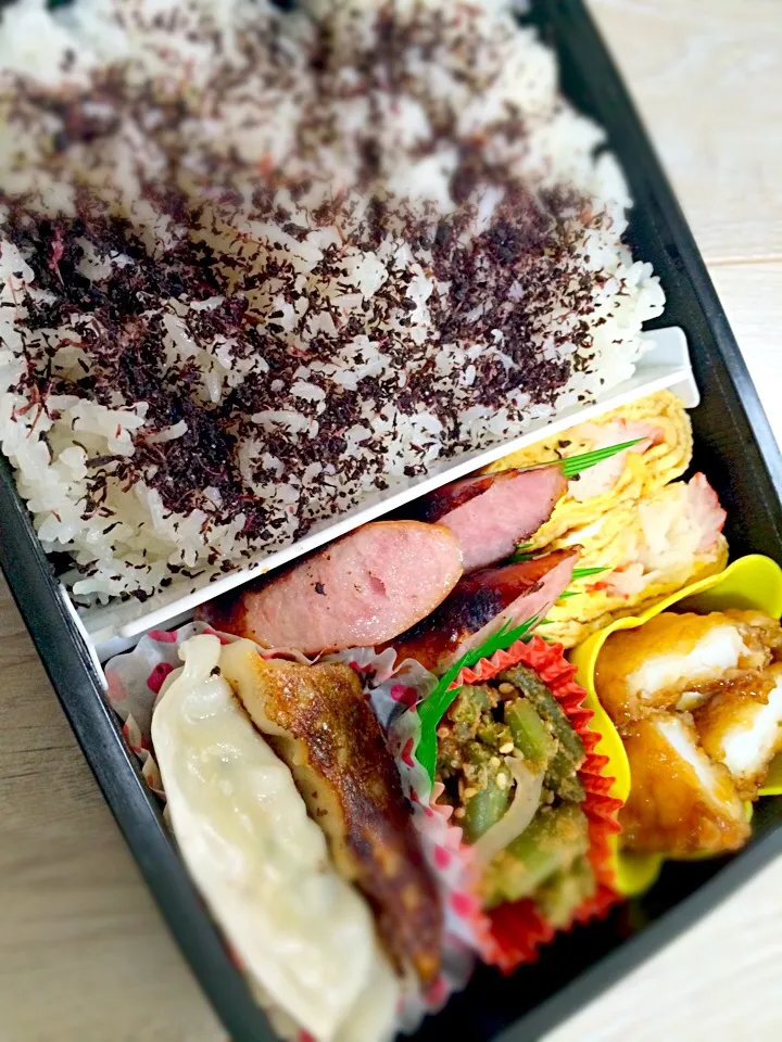 お弁当。卵焼きにカニカマ入れてみたら、普通でいいのにと言われた弁当‼︎|あいパンさん