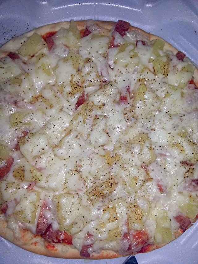 home made bacon pineapple pizza|Lottie Ibadlit Ninoblaさん