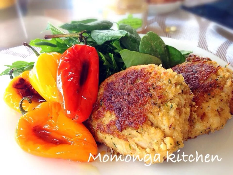 Crab cakes with grilled sweet peppers|Momongacleさん