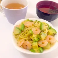 アボガドとエビパスタ|しろさん