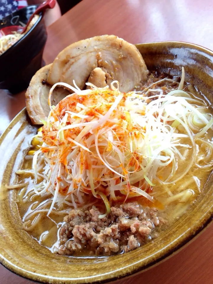 ✨辛ねぎ味噌チャーシュー麺🍜|中さんさん