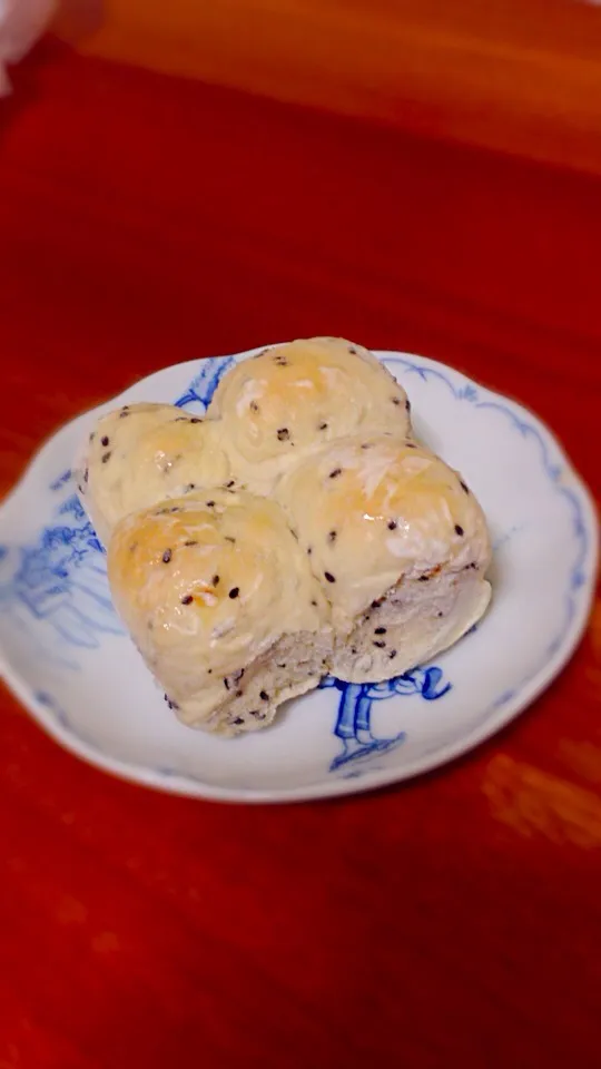 オーブンで手作りパン 黒ゴマチーズ味|あいさん