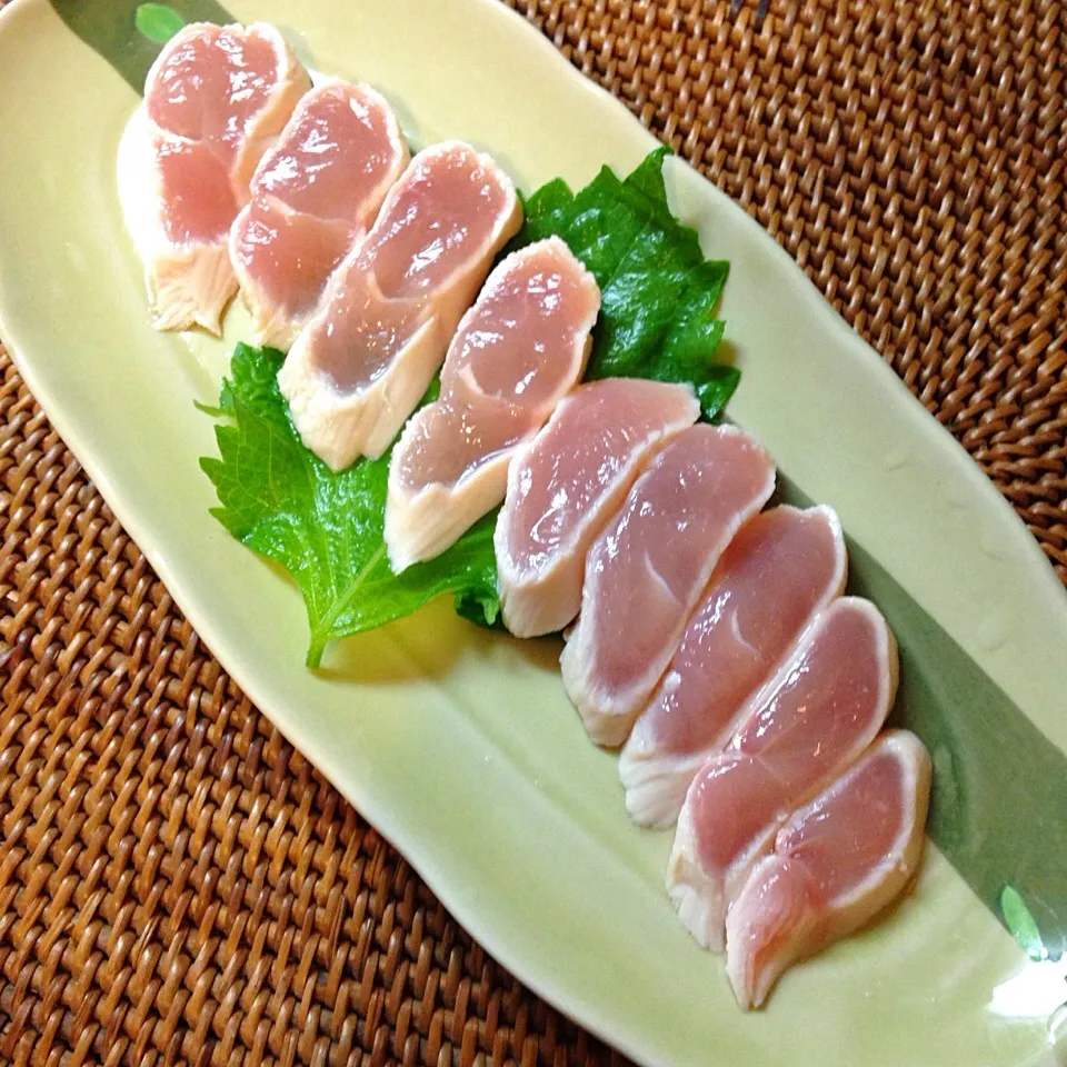 新鮮なササミが安くでGET出来たのでお刺身に♬  梅肉やおろし生姜、ワサビ醤油で頂きます( ^ω^ )♬|黒パグ.ヨシコさん