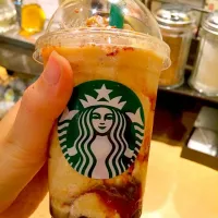 Snapdishの料理写真:スタバの新作 キャラメルコーヒージェリーフラペチーノ|miiiinaさん