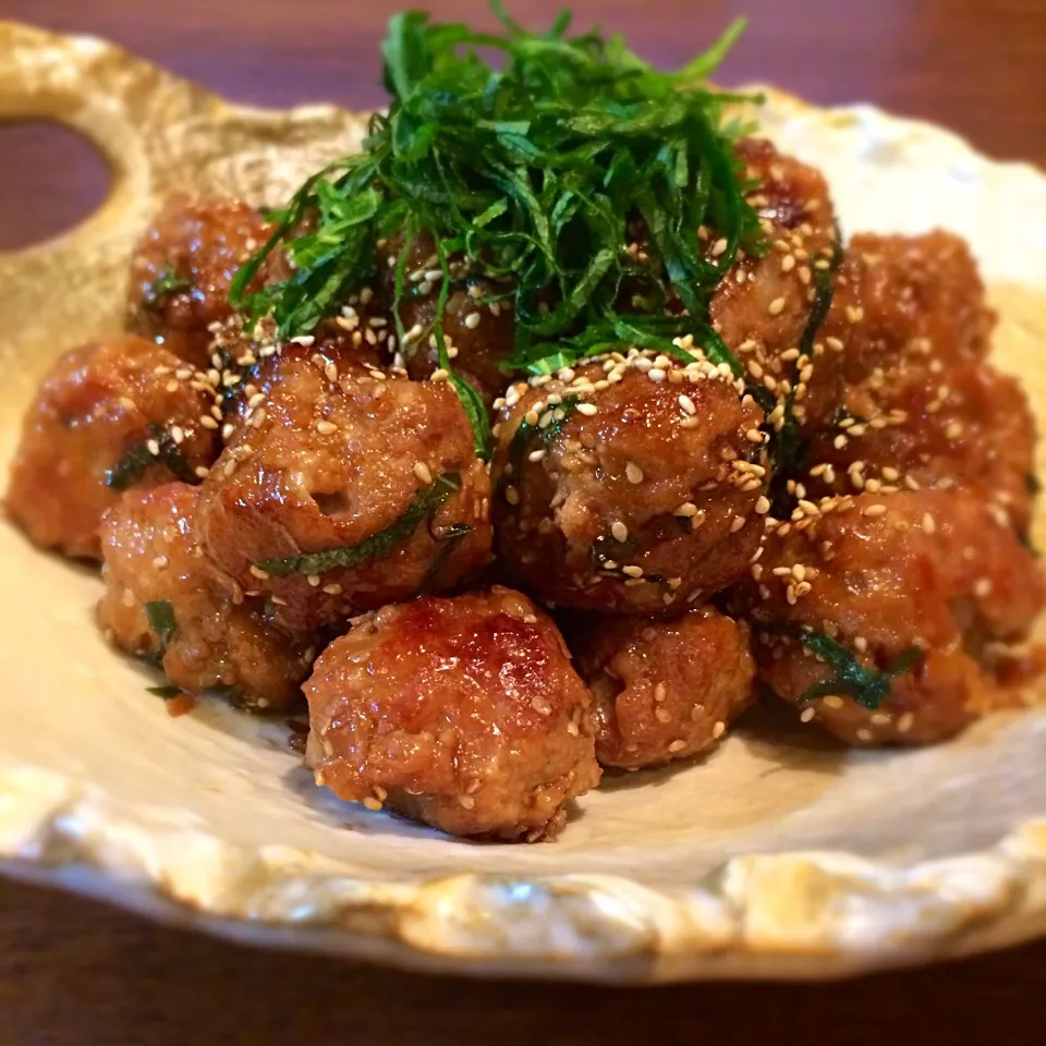 ひかりママ♡さんの料理 玉ねぎでカサ増し♪肉団子大葉ゴマまみれ♡おつまみに最高です(´∀｀)|ありさん