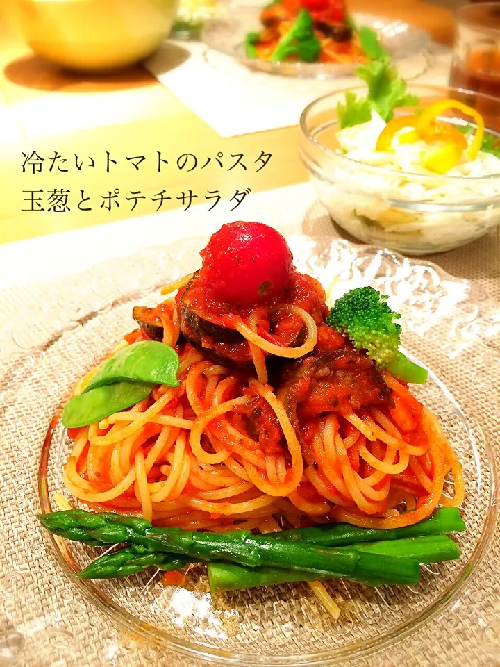 冷たいトマトのパスタと玉葱とポテチサラダ|＊さくら＊さん