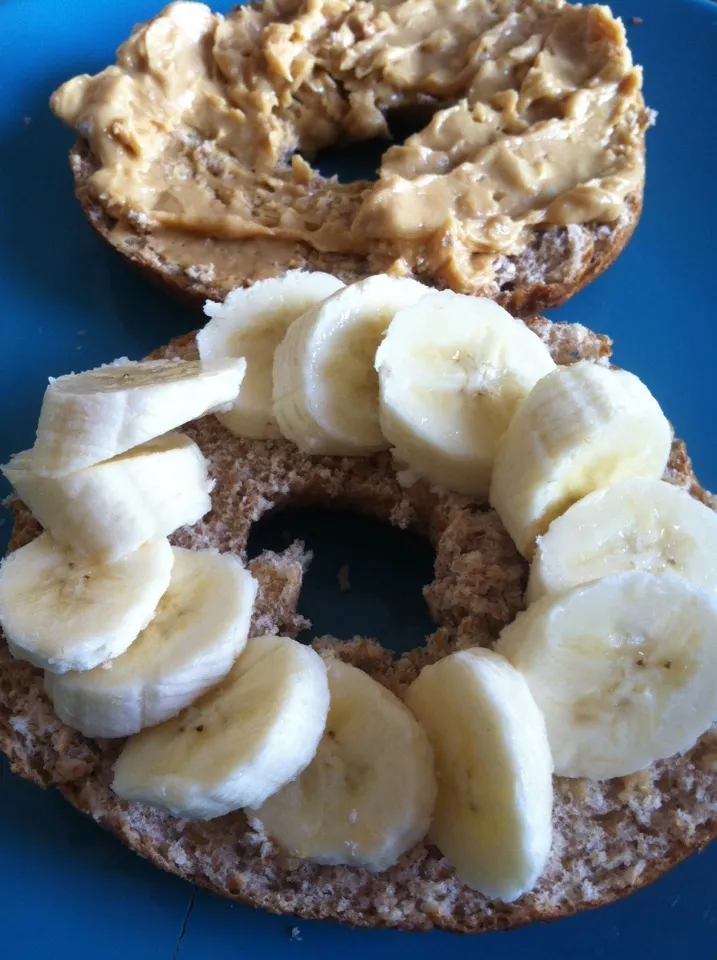 Peanut butter & banana bagel|Nick Hiderさん