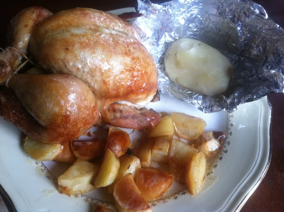 Snapdishの料理写真:Poulet Roti, pommes fondantes et en robe des champs|PHILIPPEさん