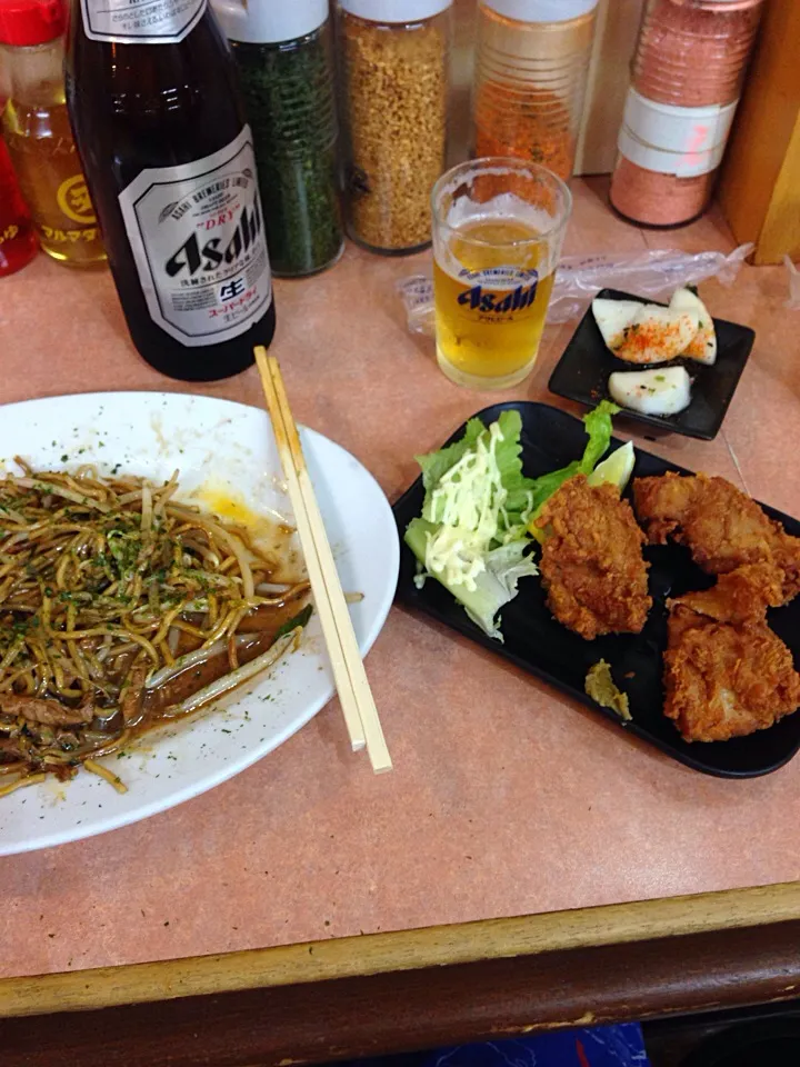 両面焼きそば・唐揚げ・瓶ビール|MORiさん