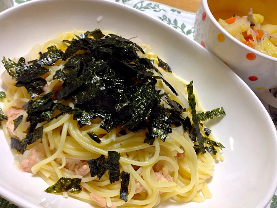 ツナと玉ねぎの和風パスタ🍝 と キャベツとジャガイモのスープ|こいちさん