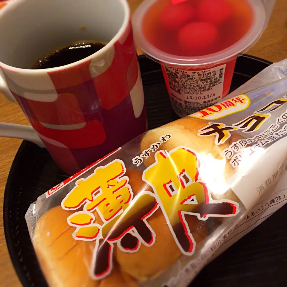 Snapdishの料理写真:薄皮チョコパン ゼリー アイスコーヒー|さるさん