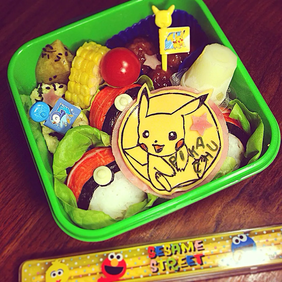 Pokemon⭐︎Pikachu Onigiri Bento. ポケモン⭐︎ピカチュウ おにぎり弁当|Yuka Nakataさん