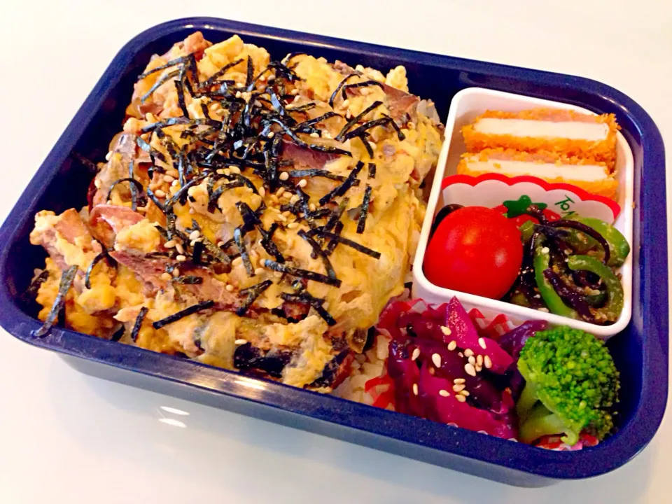 Snapdishの料理写真:さんまの蒲焼き丼弁当|のぞみさん