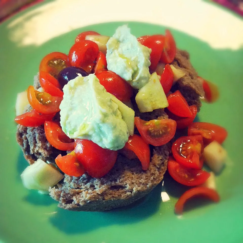 Tomatoes, olives, avocado & barley frisa|Stefan Labuschagneさん