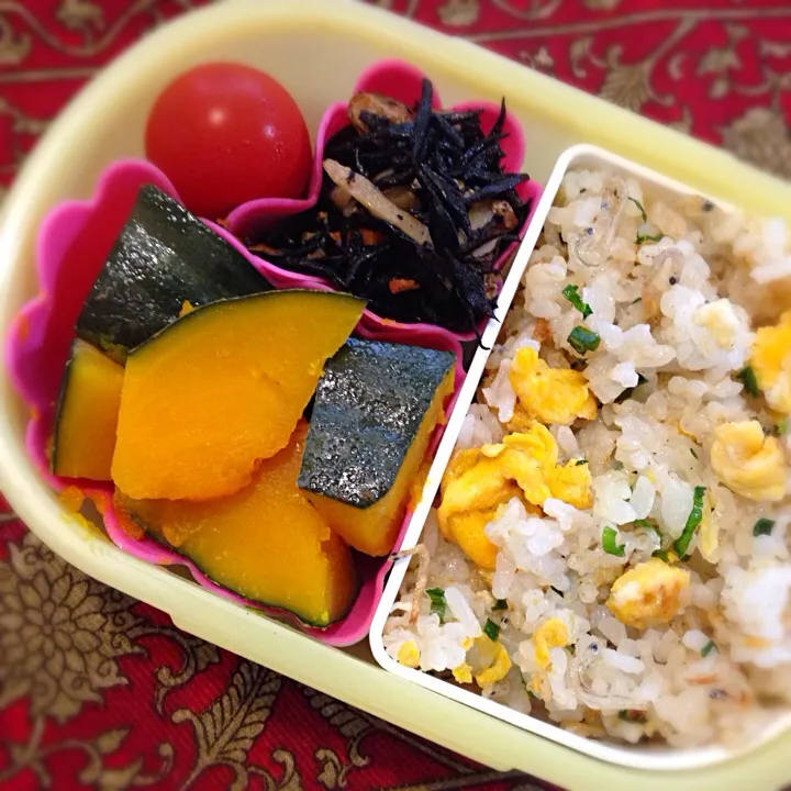 じゃこと玉子の炒飯と南瓜の煮物弁当|もえさん