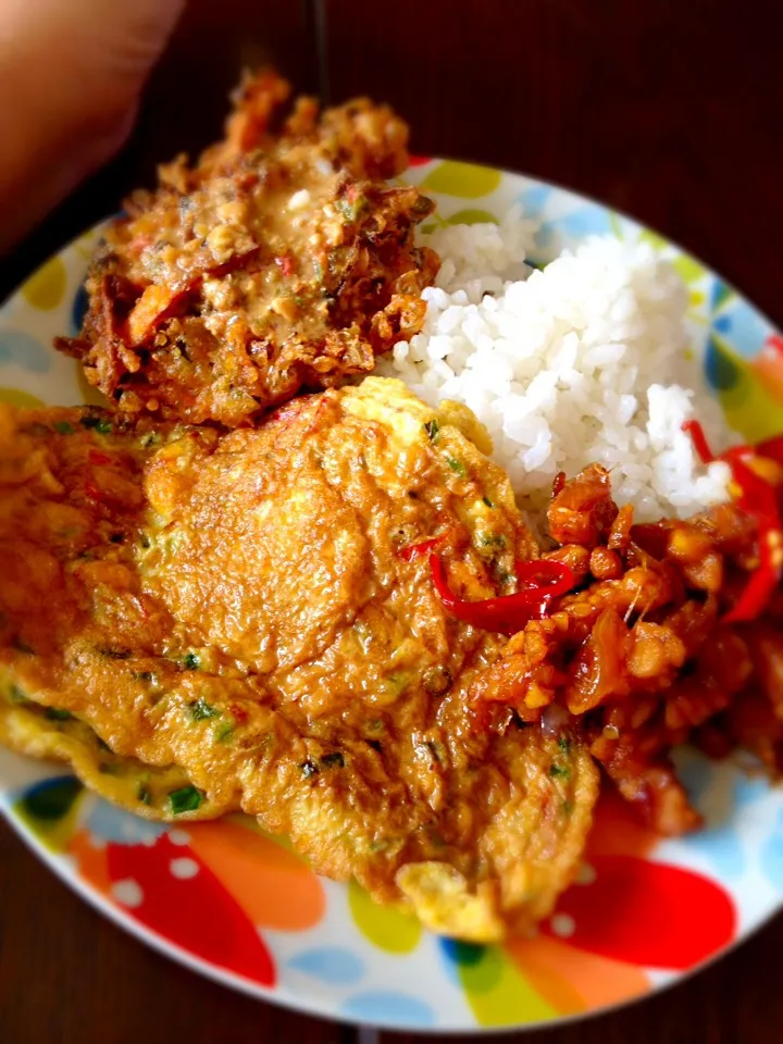 Nasi uduk ala kadarnya😜|Astrid Ocdetiさん