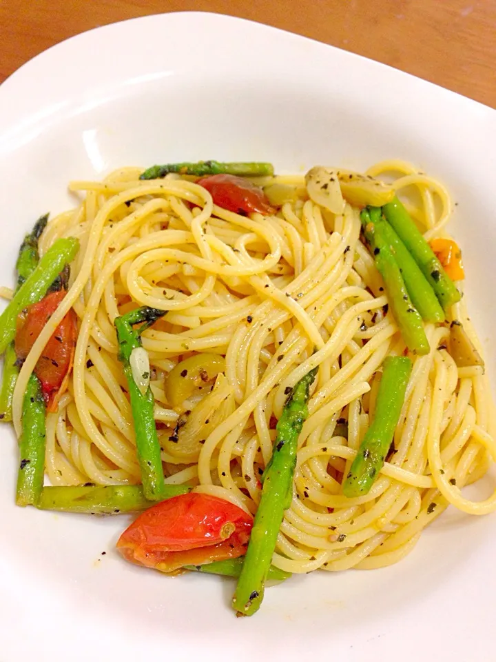 Bucatini / Spaghetti with spring vegetables|natasharavindranさん