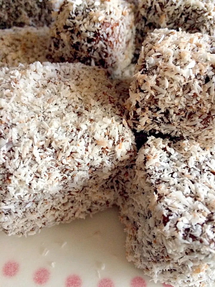 Snapdishの料理写真:Australian lamington|maricarさん