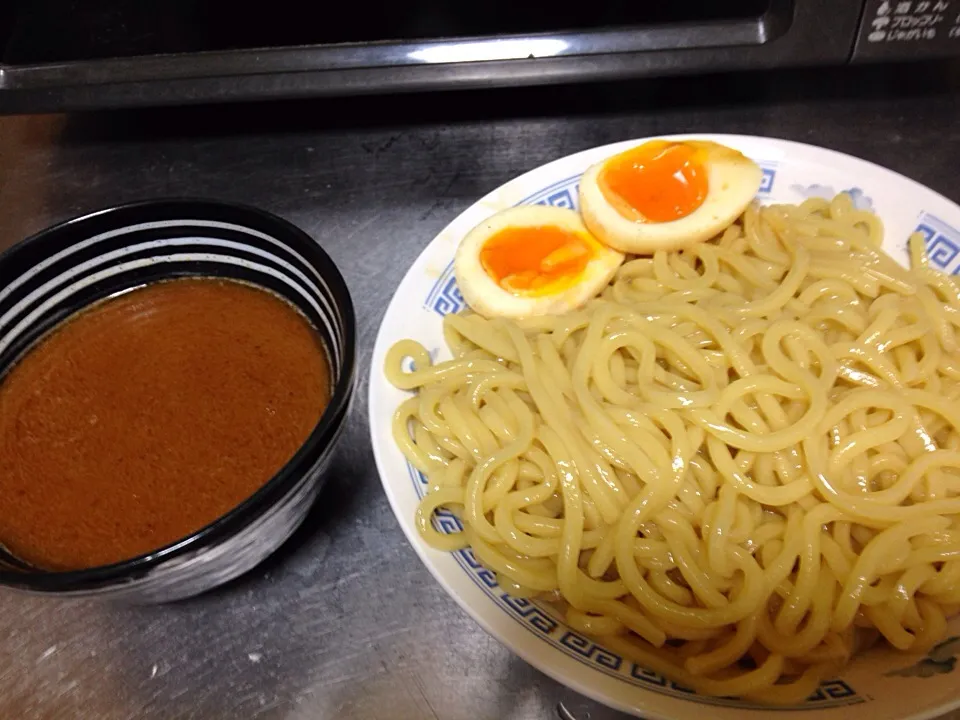 お昼はファミマのつけ麺です。|Daccaさん