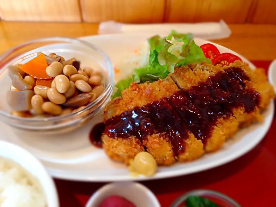 トンカツと大豆の煮つけ|茶一郎さん