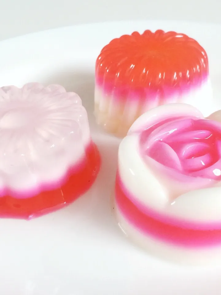 Rose syrup with milk agar agar|12Dragonさん