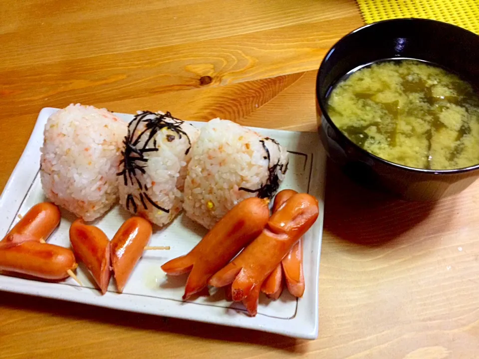 Homemade Dinner: Onigiri and heart shape sausage and octopus with the Miso Soup :) 毎日料理が楽しぃー笑|Kate Lucasさん