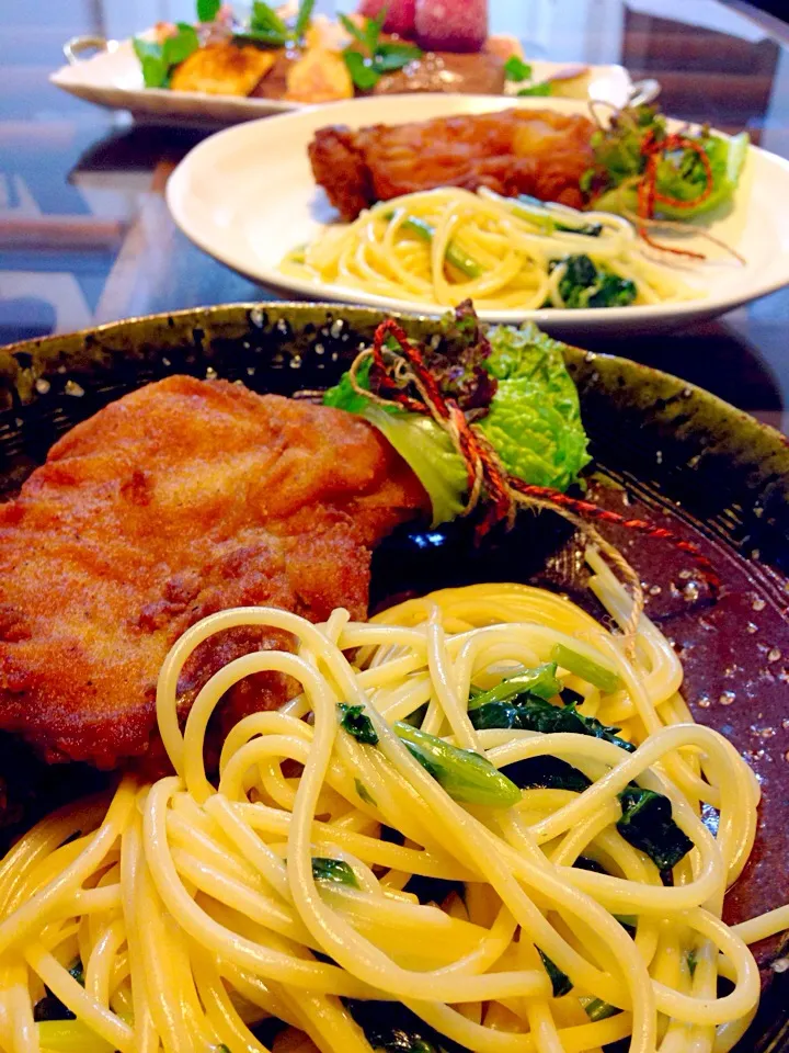 おおざっぱな晩御飯(°_°)ほうれん草とチーズのパスタ。パスタが茹で上がる前にほうれん草を投入し、お湯を切ったらチーズを混ぜるだけ。さささ！食べよ！|Kumi_loveさん