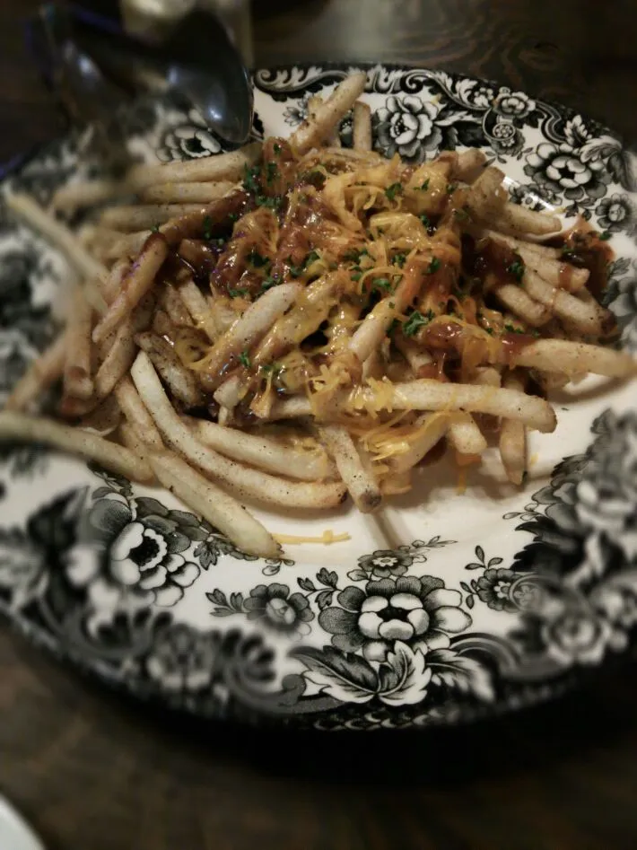 グレイビーソースとチーズが掛かったフレンチフライ|misakoさん