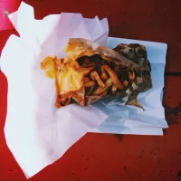 Snapdishの料理写真:Cheese fries|Aleisha Tilsonさん