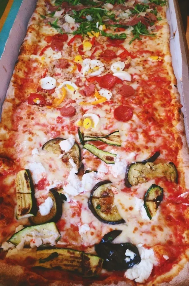 Snapdishの料理写真:Typical Italian Long Pizza😋❤️👍|muamuaaliceさん