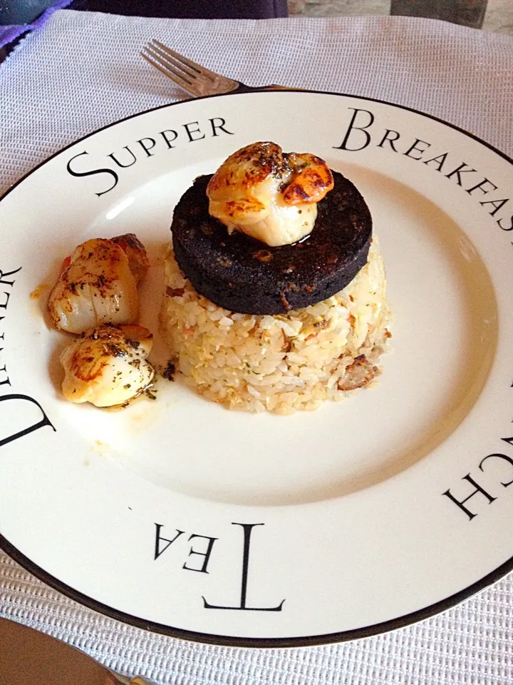 Crab fried rice with English black pudding and grilled scallop|fehbeeさん