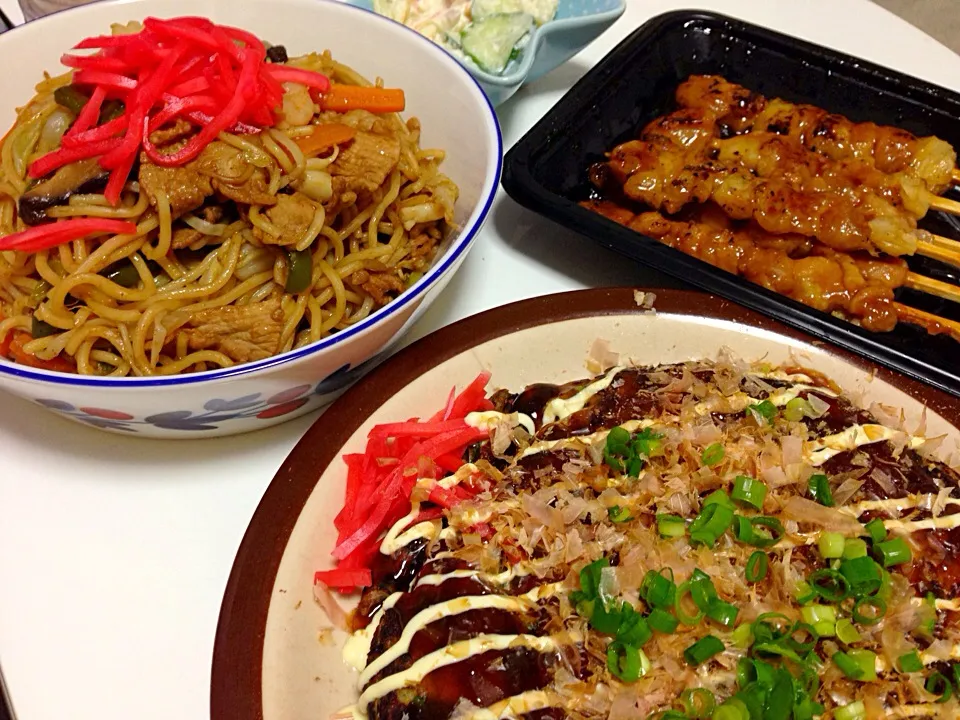 納豆ニラお好み焼きと焼きそばの屋台風晩御飯♡|mieさん