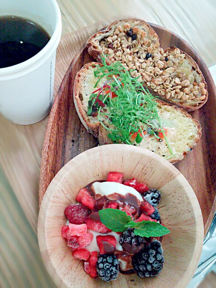 ベンツのカフェでランチ|Bon Sutaさん