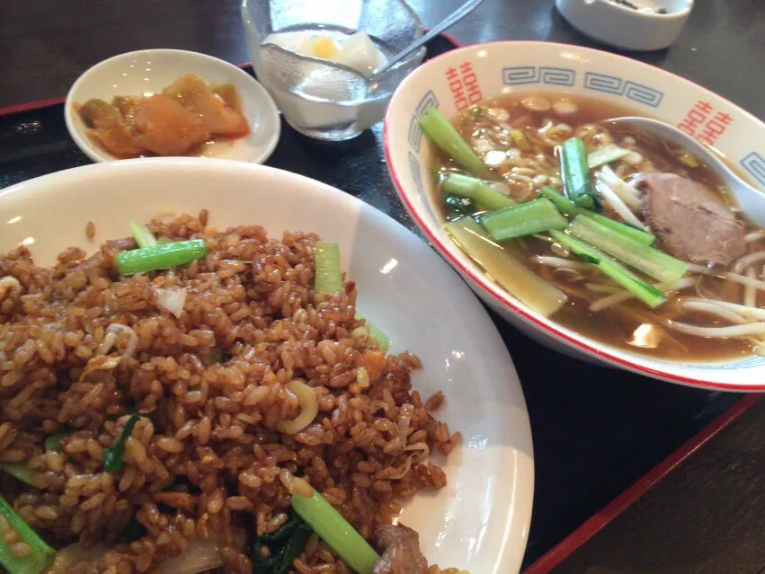 【日替定食】牛肉チャーハンと小ラーメンを頂きました。|momongatomoさん