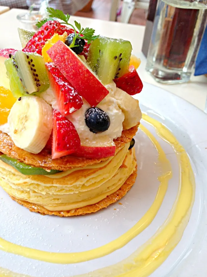 Snapdishの料理写真:Season fruit on Mille feuille and pancake|PhUnGさん