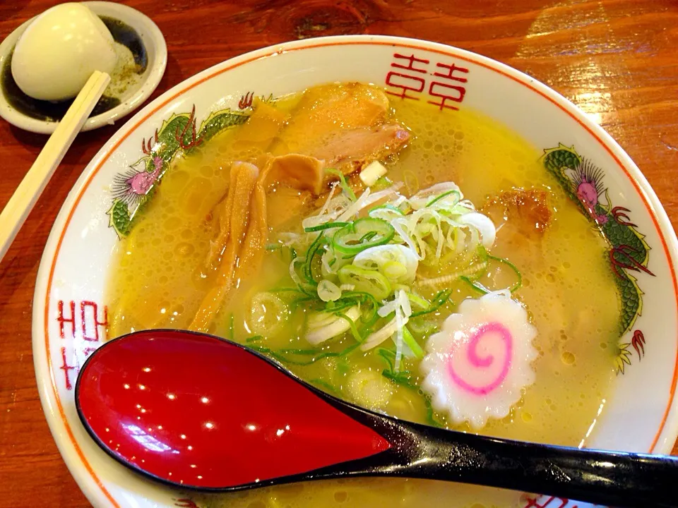 豚まるラーメン【塩】ゆでたまご食べ放題💖|晃さん