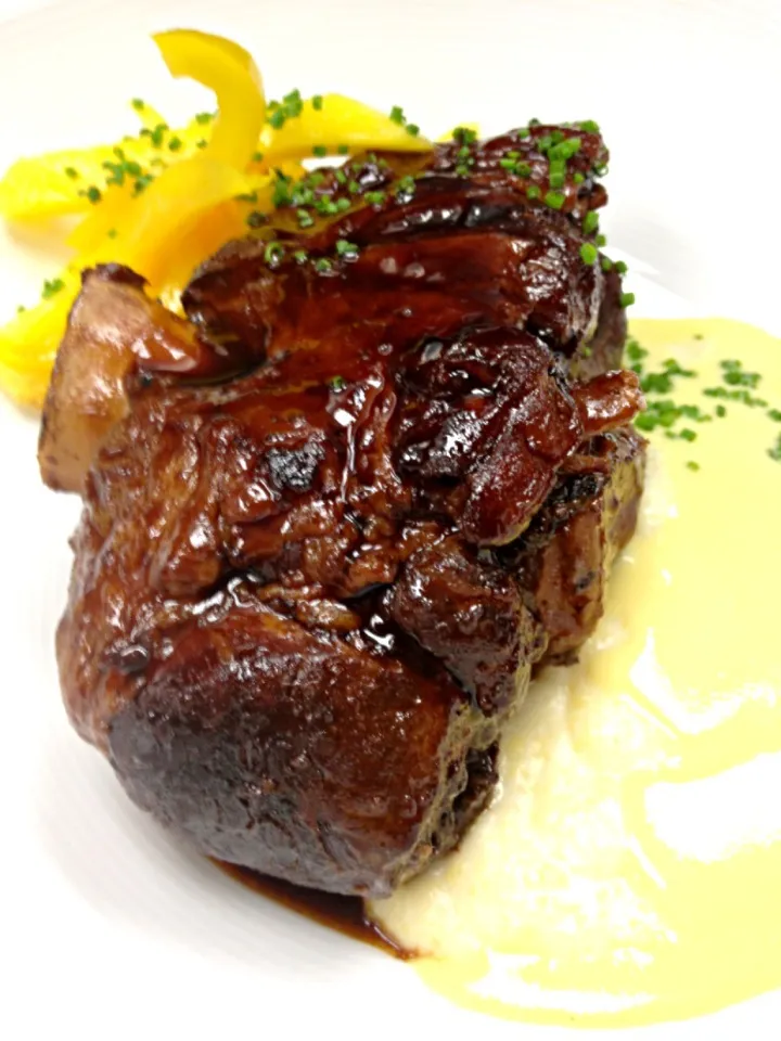 Glazed pork shank, polenta, corn purée, pickled mango & yellow peppers|andrew franciscoさん