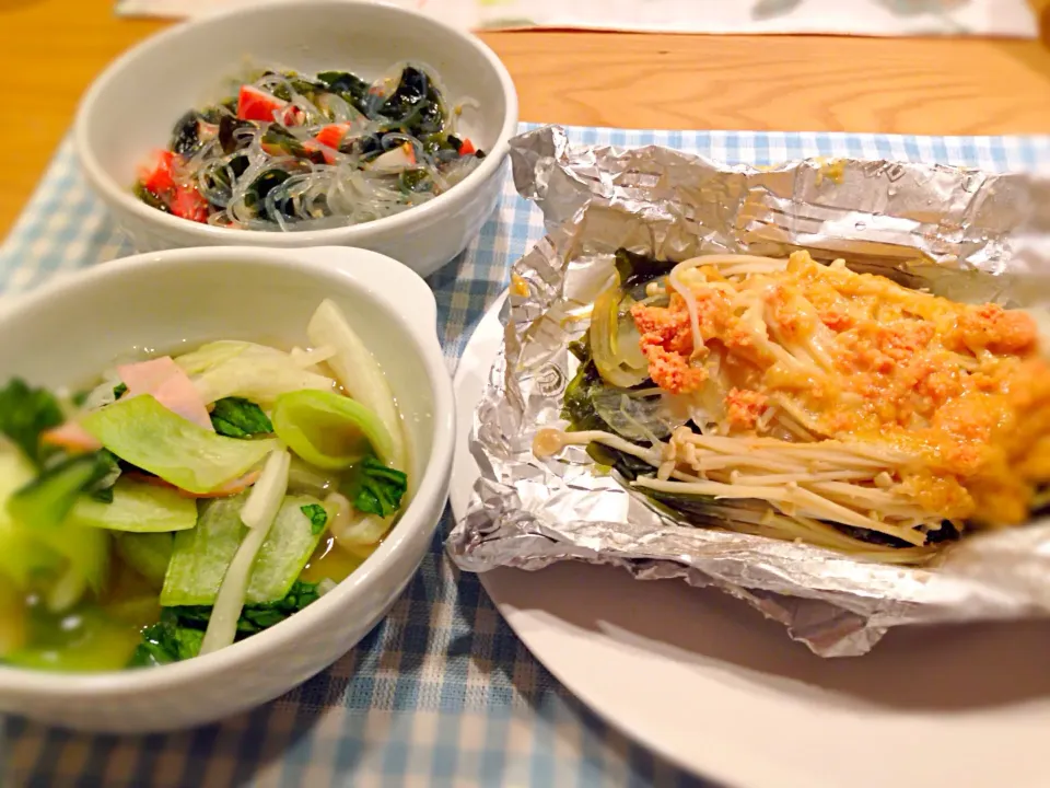 簡単♡鶏胸みそマヨホイル焼き♡青梗菜と白菜のサラダスープ♡ワカメの酢の物|S.Kasumiさん