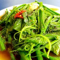 Stirred fried Chayote with oyster sauce ผัดฟักแม้วน้ำมันหอย|Toa Nakaratさん