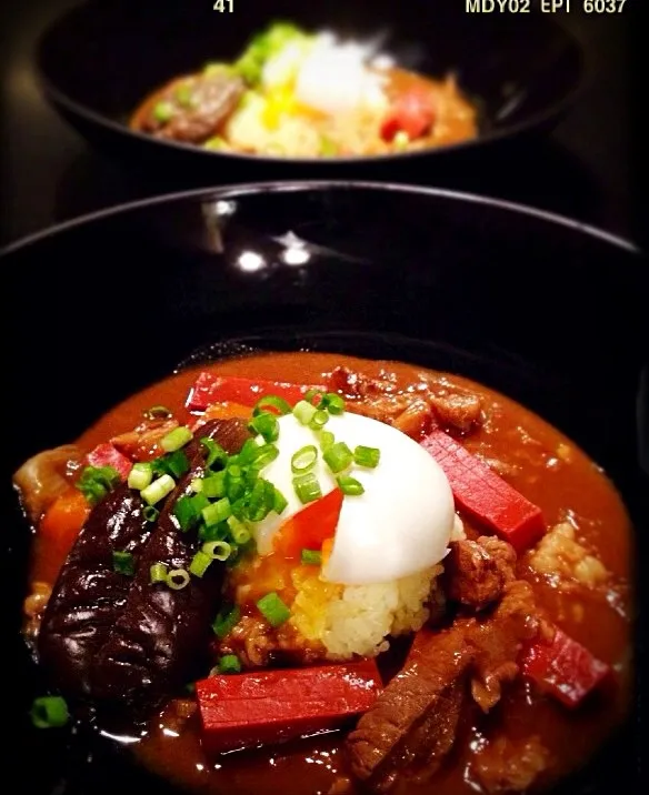 りりたんこぶさんの料理 【取扱注意】炊飯器でとろとろ和牛スジカレー🍛青ネギと赤コンで滋賀関西風😊手抜きversion🙇💦|さわこさん