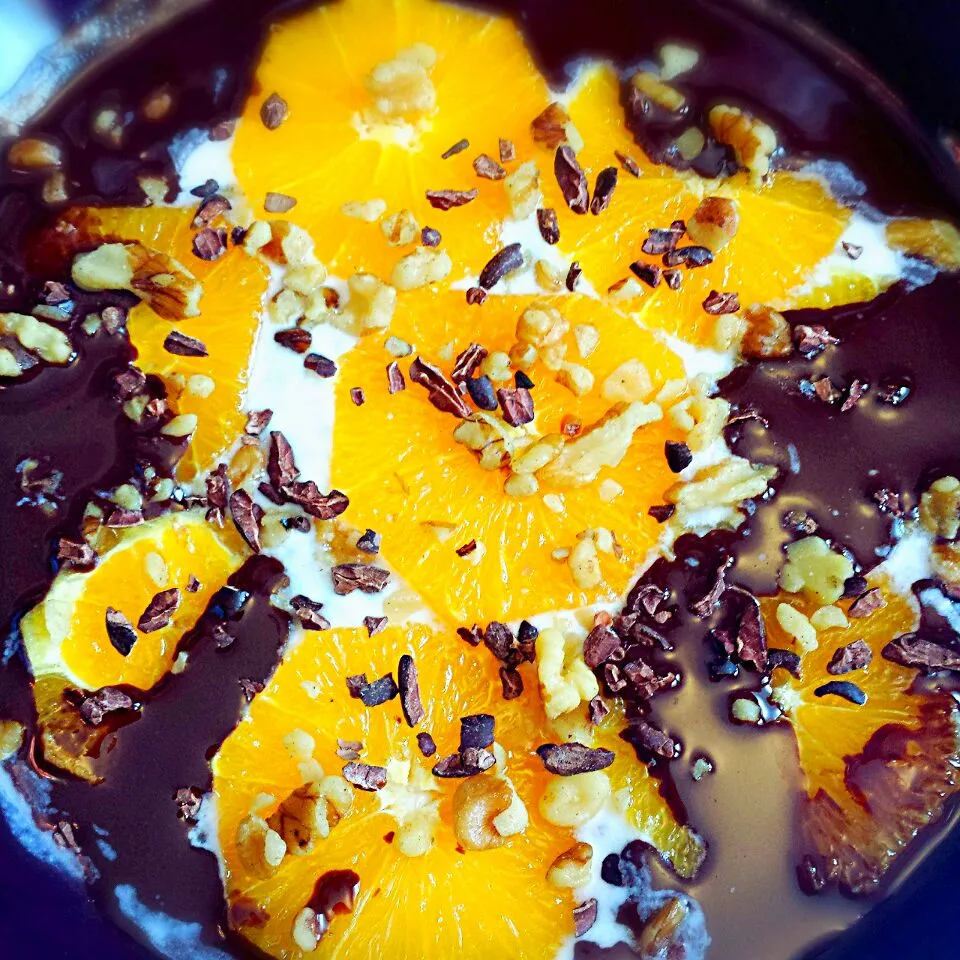 coconut milk soaked chia seeds, orange, cacao nibs, walnuts, and Stevia sweetened chocolate sauce🍫🍊🍧|Kompeito_cooksさん